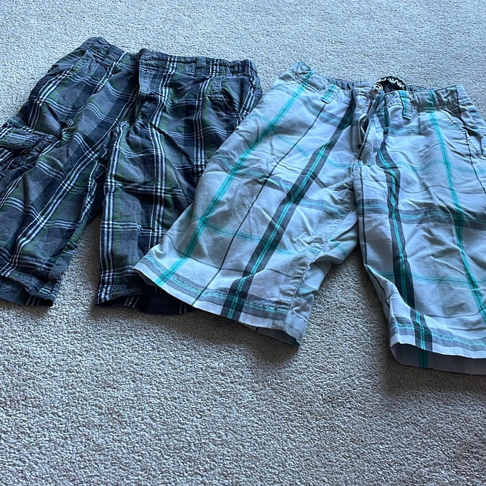 Bundle of boy’s size 14 lightweight cargo shorts.